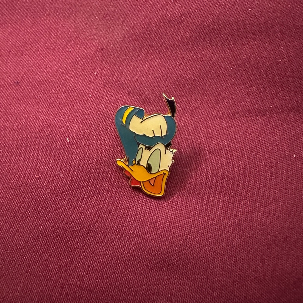 VINTAGE Donald Duck Disney Pin